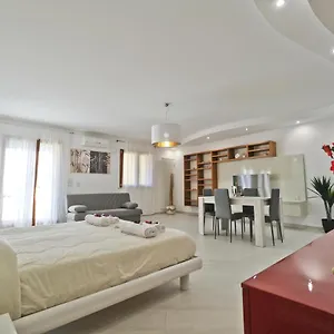 Modern House - 5 Stelle - Posto Auto Privato Brindisi